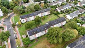 Drohnenaufnahme der Dächer der Wohnbau Dinslaken in Voerde